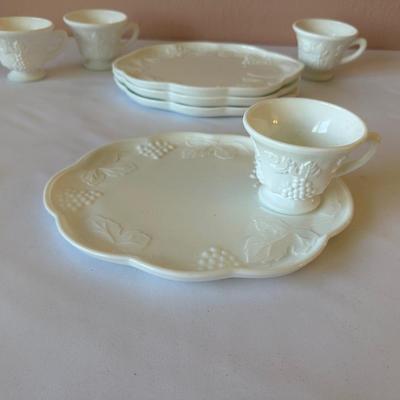 VINTAGE 8 - PIECE SNACK SET