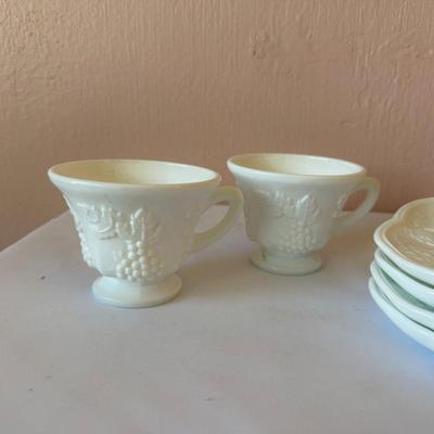 VINTAGE 8 - PIECE SNACK SET