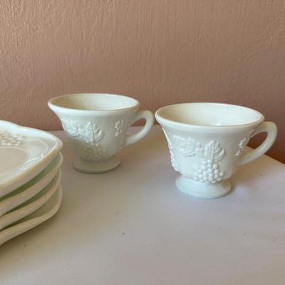 VINTAGE 8 - PIECE SNACK SET