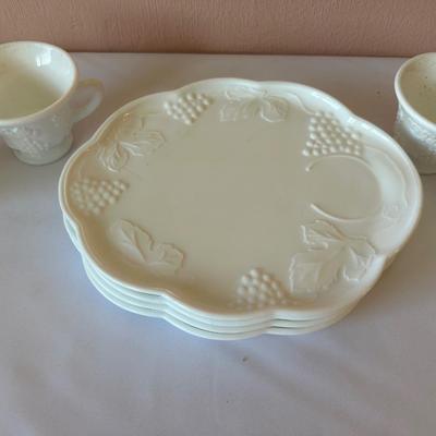 VINTAGE 8 - PIECE SNACK SET