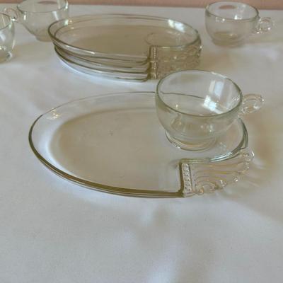VINTAGE 8 - PIECE SNACK SET
