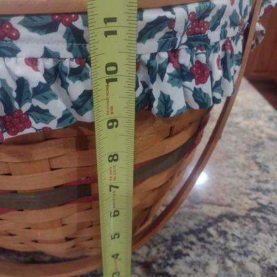 Large Longaberger Round Wicker Basket with Solid Wood Lid