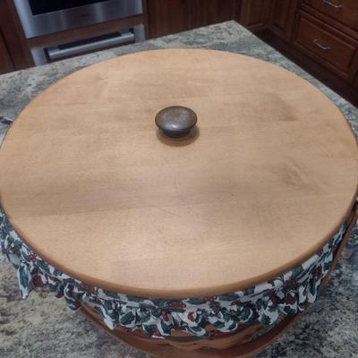 Large Longaberger Round Wicker Basket with Solid Wood Lid