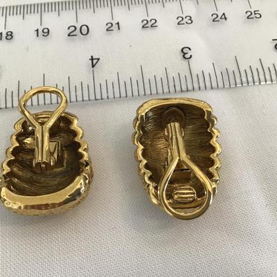 Premier Design Vintage Clip on Hammered Texture