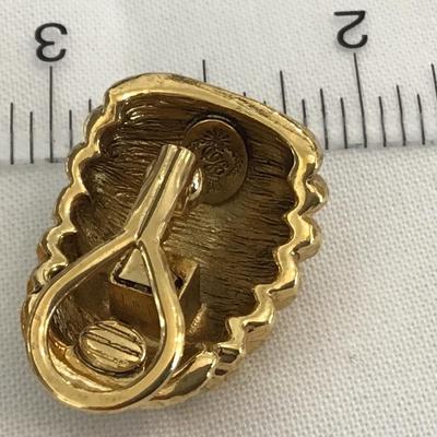 Premier Design Vintage Clip on Hammered Texture