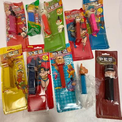 Lot of 10 Vintage Pez Dispensers Wonder Woman Batman Winnie the Pooh, etc