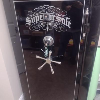 Superior Safe Company Master 25 Sportsman Fire Resistant Safe