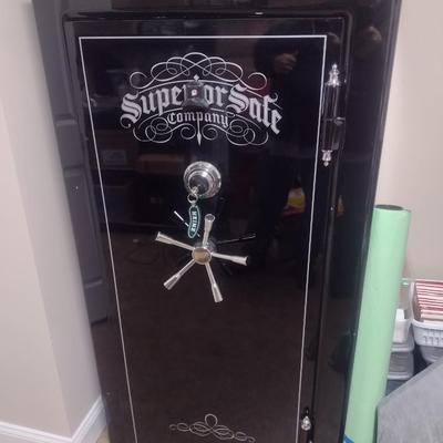 Superior Safe Company Master 25 Sportsman Fire Resistant Safe