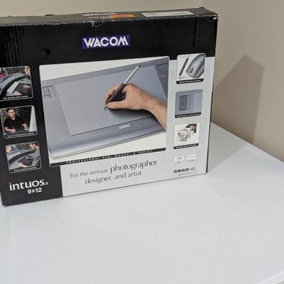 Wacom INtuos 9 x 12 Photographer Designer & Artist (SR)