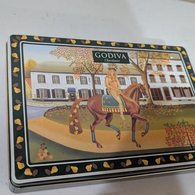 Lane Jewelry Box Hand Holding Laced Fan Godiva Tin Box Empty View Master Box #32 (SR)