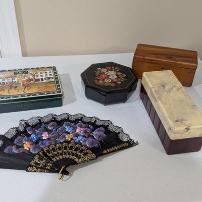 Lane Jewelry Box Hand Holding Laced Fan Godiva Tin Box Empty View Master Box #32 (SR)