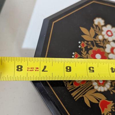 Lane Jewelry Box Hand Holding Laced Fan Godiva Tin Box Empty View Master Box #32 (SR)