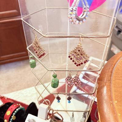 Lot 11: Jewelry Selection