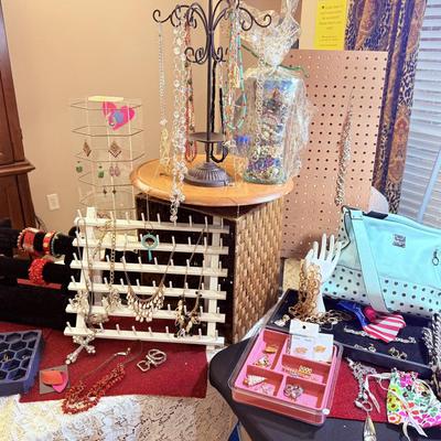 Lot 11: Jewelry Selection