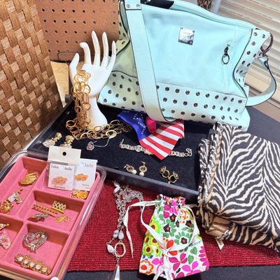 Lot 11: Jewelry Selection