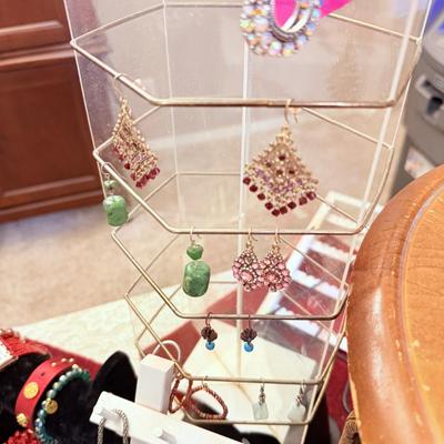 Lot 11: Jewelry Selection