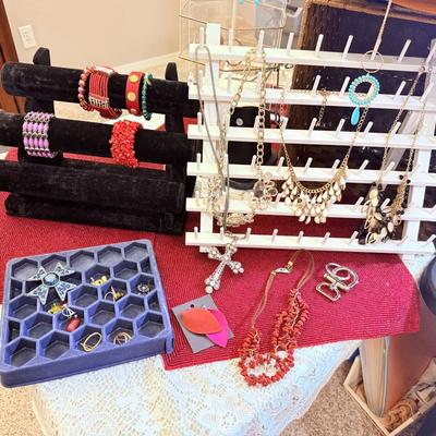 Lot 11: Jewelry Selection