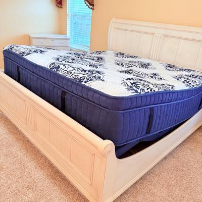 Lot 14: Somniva King Mattress & Adjustable Frame
