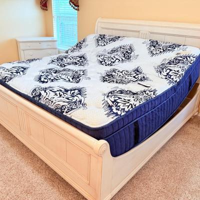 Lot 14: Somniva King Mattress & Adjustable Frame