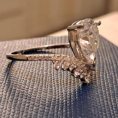 Stunning 2ct Moissanite Diamond Ring Size 7