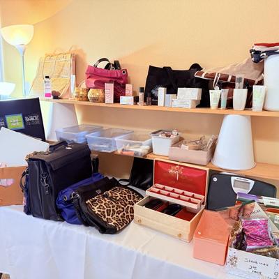 Lot 15: Mary Kay Cosmetics & Makeup Selection