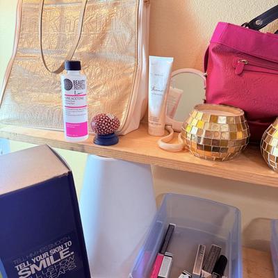 Lot 15: Mary Kay Cosmetics & Makeup Selection