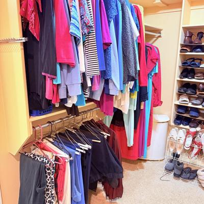 Lot 17: Women’s Clothing & Shoes