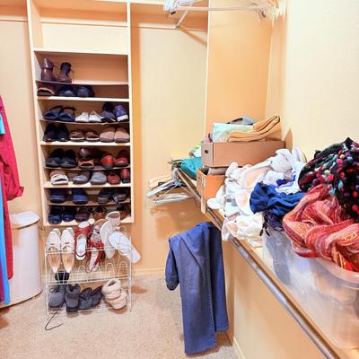 Lot 17: Women’s Clothing & Shoes