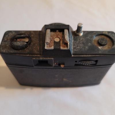 Vintage Point and Shoot Cameras (D-EL)