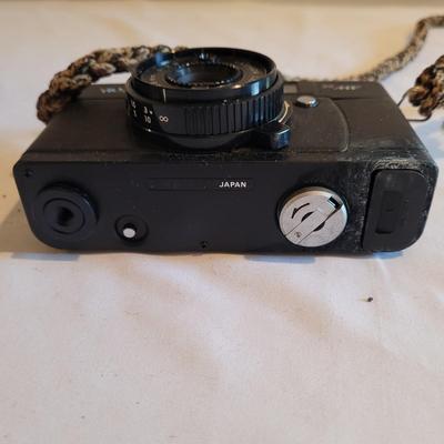 Vintage Point and Shoot Cameras (D-EL)