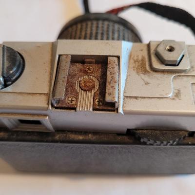 Vintage Point and Shoot Cameras (D-EL)