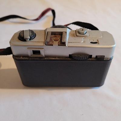 Vintage Point and Shoot Cameras (D-EL)
