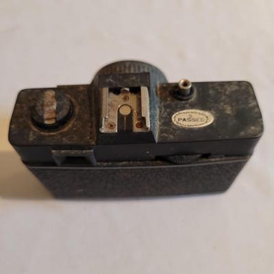 Vintage Point and Shoot Cameras (D-EL)