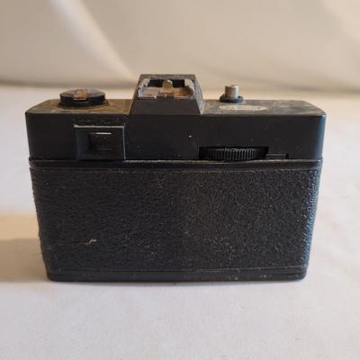 Vintage Point and Shoot Cameras (D-EL)