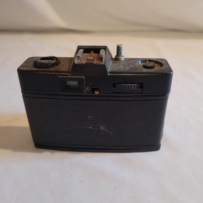 Vintage Point and Shoot Cameras (D-EL)
