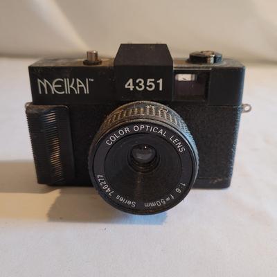 Vintage Point and Shoot Cameras (D-EL)