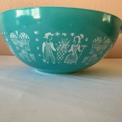 PYREX BOWLS AND REFRIGERATOR DISH
