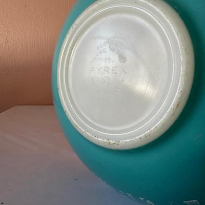 PYREX BOWLS AND REFRIGERATOR DISH