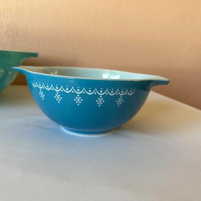 PYREX BOWLS AND REFRIGERATOR DISH