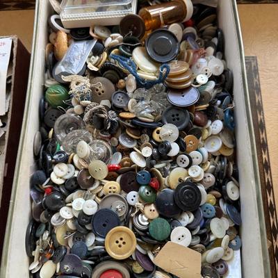 A HUGE ASSORTMENT OF OLD BUTTONS
