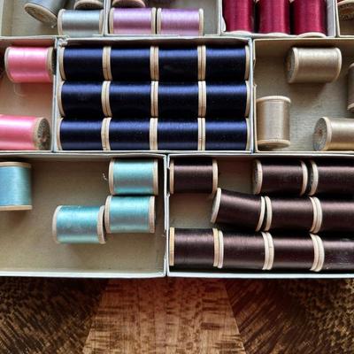 A LARGE ASSORTMENT OF BELDING HEMINWAY THREAD ON WOODEN SPOOLS