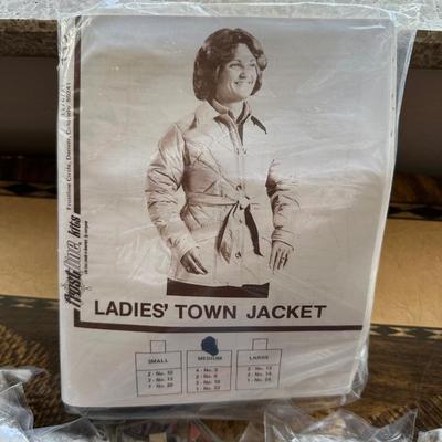 FROST-LINE KITS - LADIES DOWN FILLED TOWN JACKET SIZE MEDIUM