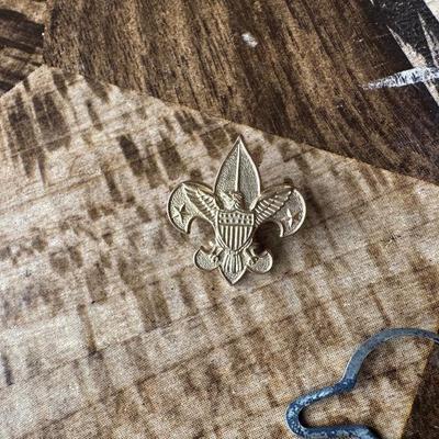 BOY SCOUTS OF AMERICA POCKET KNIFE, PIN AND MEDALS