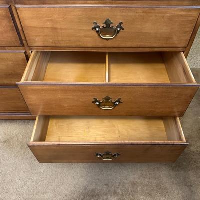 8 DRAWER DRESSER WITH MIRROR