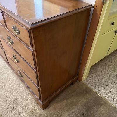 8 DRAWER DRESSER WITH MIRROR