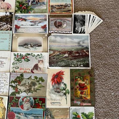 AN ASSORTMENT OF VINTAGE POSTCARDS