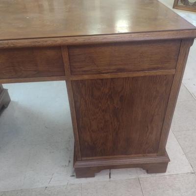 Vintage Wood Finish Knee Hole Executive's Desk