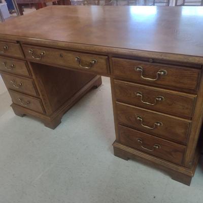 Vintage Wood Finish Knee Hole Executive's Desk