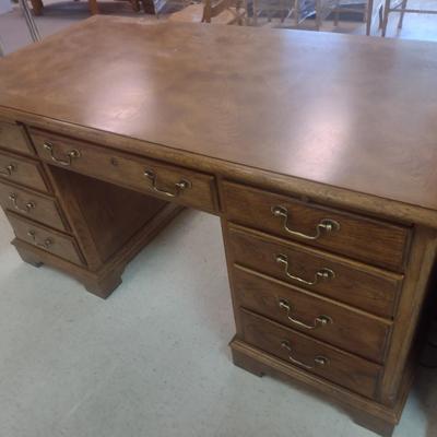 Vintage Wood Finish Knee Hole Executive's Desk