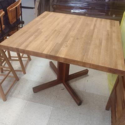 Solid Wood Butcher Block Design Table with Pedestal Base